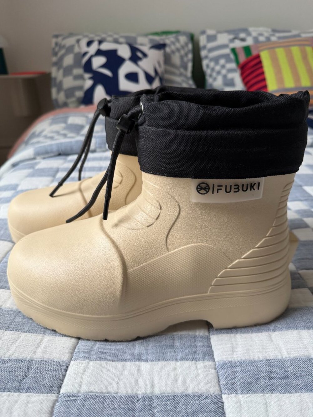 New Without Tags Fubuki Niseko 3.0 Low, Sand, Size 7
